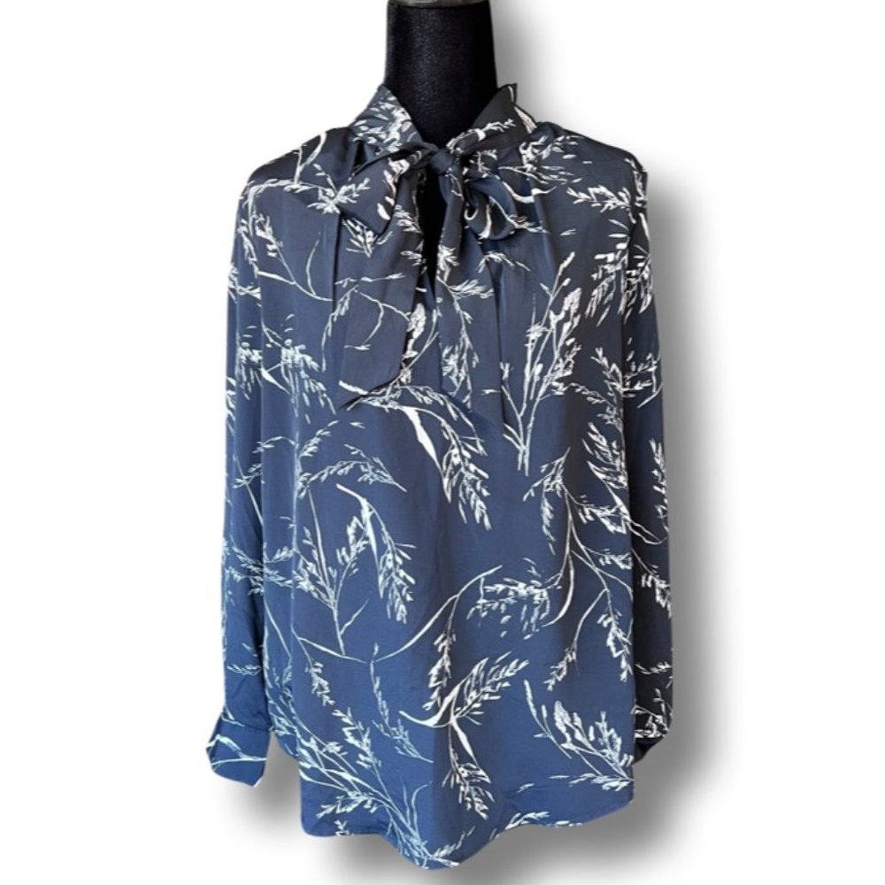 H&M Blouse with Tie-Collar